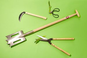 The $35 Japanese Sickle That Makes Gardening So Effortless You'll Actually  Do It - WSJ
